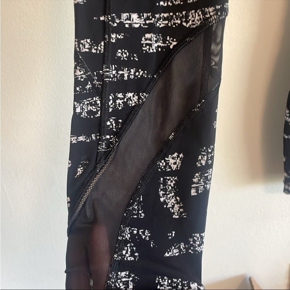 Lululemon Inspire Tight II Graf Black White / Black - Picture 3 of 8